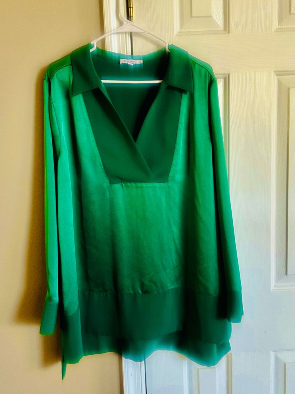 Chico's Emerald Green Long-Sleeve V-Neck Tunic Blouse - Picture 2 of 3